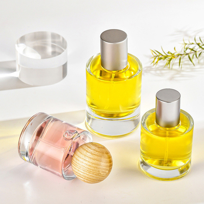 comprar Os cosméticos transparentes do Subpackage do perfume do cilindro da baioneta da garrafa de vidro 30ml 50ml do perfume pulverizam a garrafa com a tampa de madeira online manufacture