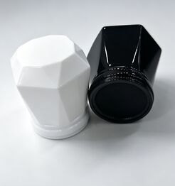 Comprar Tampa de Perfume em Zamak com Corte Diamante, Design Geométrico Multifacetado e Acabamentos Personalizáveis Fabricação em linha