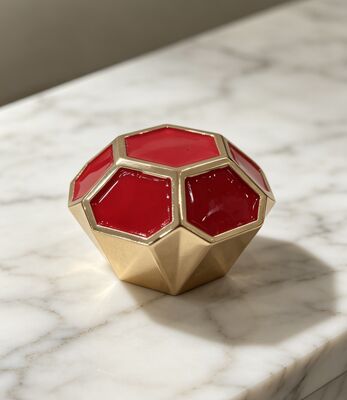 comprar Tampão de Perfume Hexagonal de Zamak Facetado Premium com Esmalte Vermelho e Acabamento Resistente à Corrosão Fabricação em linha