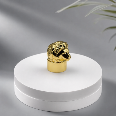 comprar Venda por atacado de ouro realista de alto brilho cabeça de leão perfume tampa de garrafa peso pesado escultura de animais 3D Zamac fechamento OEM logotipo de gravura personalizado Oriente Médio embalagem de fragrâncias de luxo Fabricação em linha
