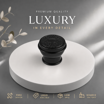 comprar Tampa de perfume de liga de zinco em relevo personalizada de fábrica, tampa de perfume de metal com relevo floral preto brilhante, serviço de impressão de logotipo personalizado com MOQ baixo Fabricação em linha