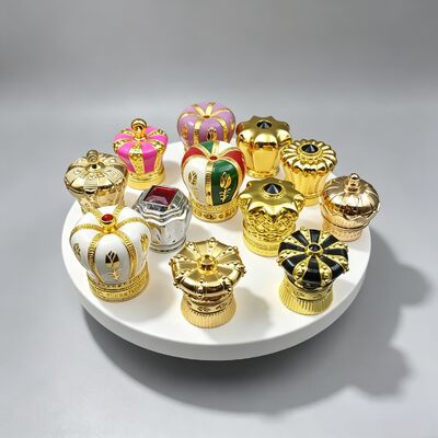 Comprar FEA15 Cúpulas de Perfumes de Coroa de Ligação de Zinco Estilos Assortados Rebocado Esculpido Incrustado Rhinestone Esmalte Pintado Luxury Metal Perfume Bottle Lids Logotipo personalizado OEM ODM Zamac Caps Perfume Fabricação em linha