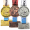 Medalha de corrida do metal liga de zinco das lembranças 3d da concessão da maratona do ouro do esporte com fita