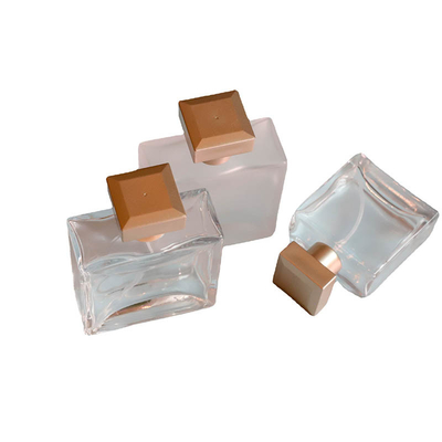 Os cosméticos de primeira qualidade delicados da garrafa de perfume da garrafa 25ML50ML de vidro pulverizam a fragrância portátil do curso da garrafa
