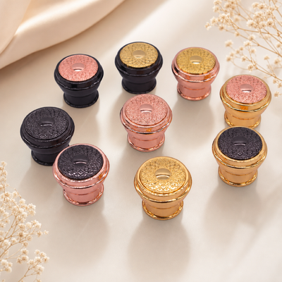 Tampão luxuoso customizável do perfume de Zamac com alta resistência à corrosão e design gravado em dois tons