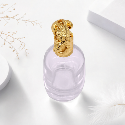 Capuz de perfume Zamak de textura dourada personalizado para tampas de garrafas de perfumes elegantes