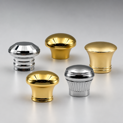 Tampa de perfume de domo de luxo Zamac banhada a ouro e prata com nervuras verticais facetadas, tampa de garrafa de perfume de metal com logotipo personalizado para fragrância Oud